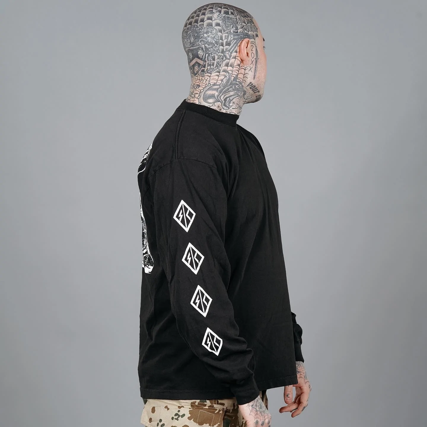 6CC7924F-009F-407F-BF92-93A27C68AD3C_1800x1800